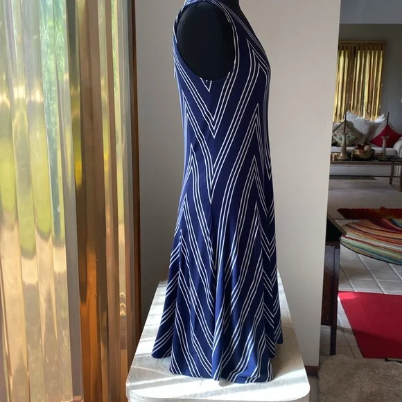 NWT Max Studio Navy/White Sleeveless Dress, See measurements and photos below. - Picture 4 of 8